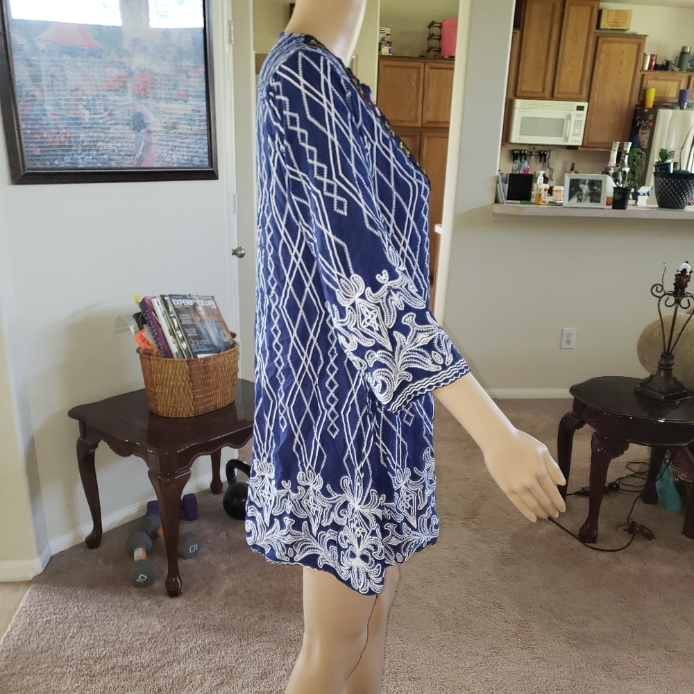 Intricately embroidered chest flowy quarter sleeve - Picture 8 of 9
